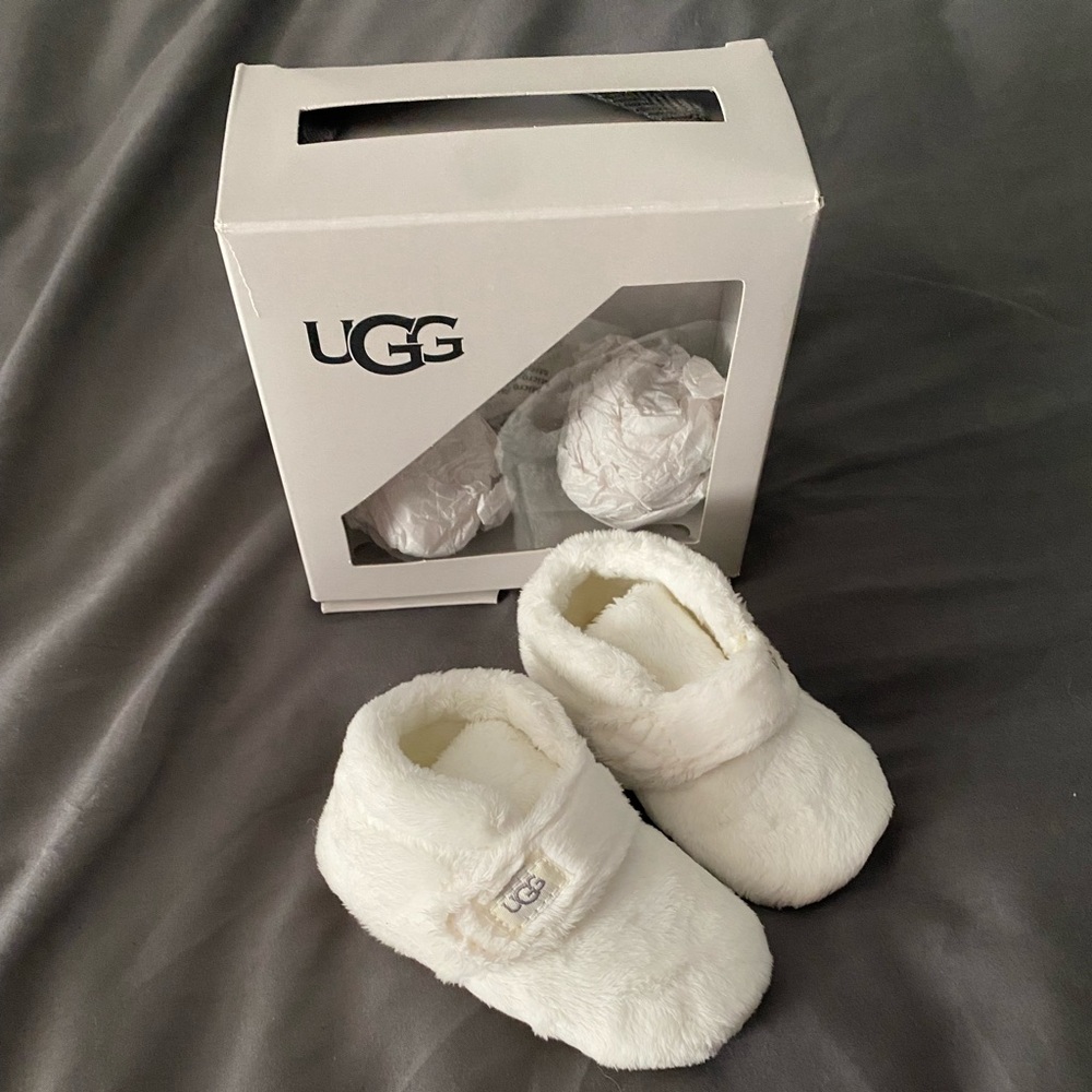 Toddler Ugg’s bixbee and lovely’s ankle boot